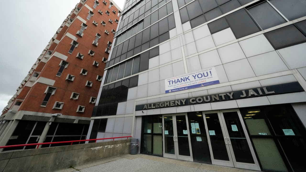 Cárceles en Pensilvania ganan millones por detener inmigrantes para ICE