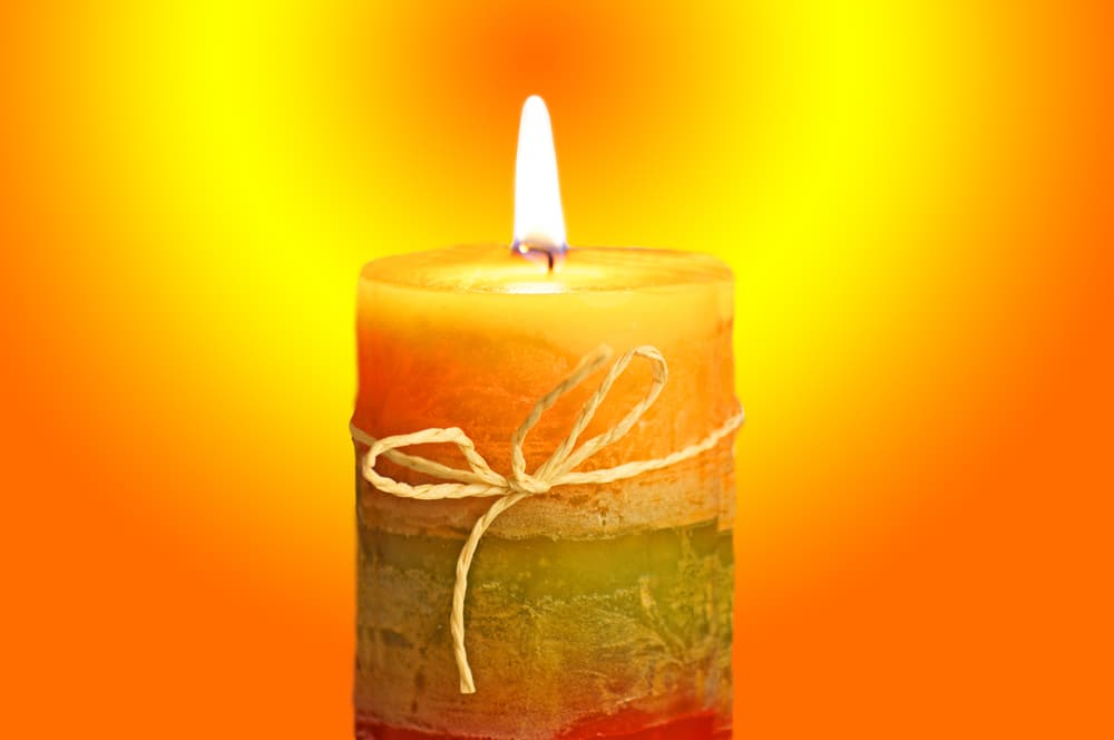 Brindan suerte, alegría, energía, estimulación mental, atracción física, aumento de claridad mental, fortaleza cerebral y un mayor poder de concentración. Es la gran combinación de rojo y amarillo.