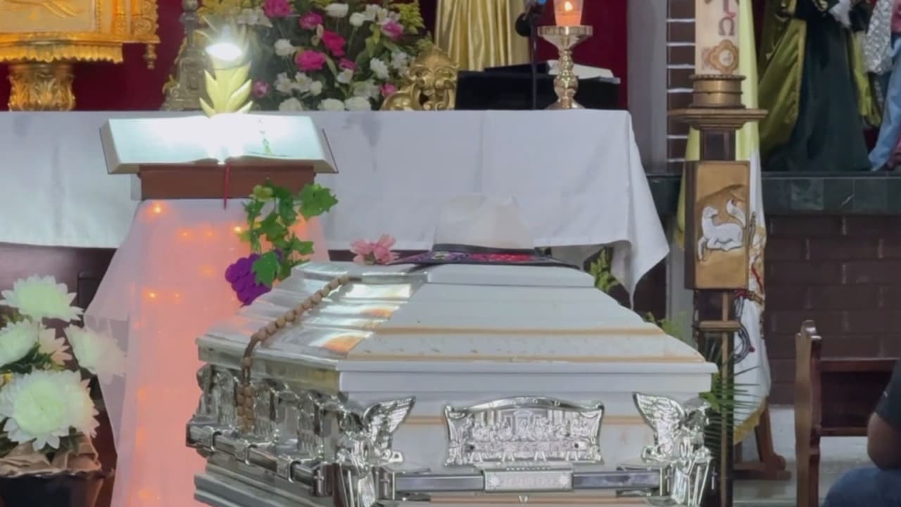 Despiden en Guatemala a la madre que fue atacada por su hijo con un tenedor