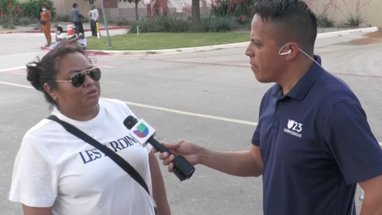 “Agáchense o 
<b>váyanse hacia atrás porque están haciendo tiros</b>”: recuerda haber escuchado Claudia, una madre de familia, por parte de la gerente de una tienda LOFT. “Todos salimos con las manos hacia arriba y a mí me sorprendió esto porque tengo viniendo aquí a las tiendas de Allen unos 20 años y
<b> nunca había pasado esto</b>. Nunca había visto una cosa de esta magnitud”.