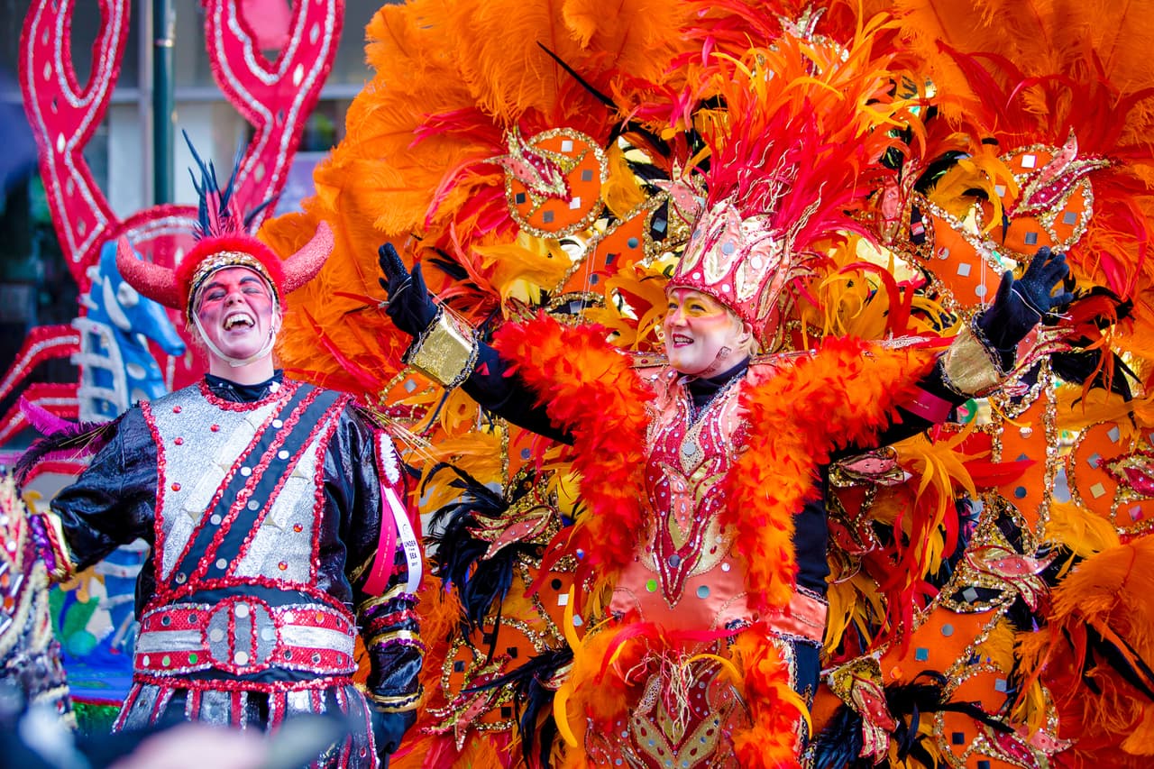 15th Street estará cerrada al tráfico vehicular desde John F. Kennedy Boulevard hasta Market Street desde las 10 a.m. del 31 de diciembre de 2021 hasta las 7 a.m. del 2 de enero de 2022. Market Street estará cerrada al tráfico vehicular desde 15th Street hasta 16th Street de 10 a.m. a 3 p.m. el 31 de diciembre de 2021. A las 3 p.m., Market Street reabrirá y se permitirá que el tráfico viaje en dirección este por Market Street hasta 15th Street y continúe en dirección sur por 15th Street.