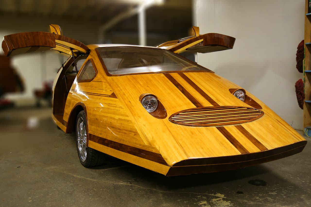 Un maestro en el arte de doblar madera