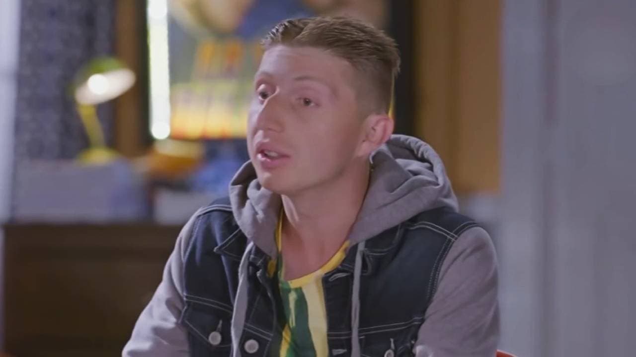 Ha contado con la actuación de muchas estrellas, como Mayrín Villanueva, Ana Bertha Espín, Eduardo España, Octavio Ocaña, Macaria, César Bono, Darío Ripoll, Pablo Valentín, entre otros. Lamentablemente algunos miembros del elenco han fallecido a lo largo de los 15 años que lleva al aire.