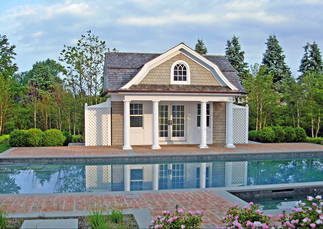 Se trata de una linda mansión de descanso ubicada en la prestigiosa zona de Los Hamptons, cerca de Nueva York.