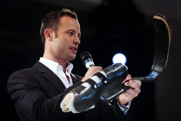 "Estaba muy nervioso. Me daban ganas de llorar porque siento una mezcla de emociones. Ha sido una experiencia maravillosa", declaraba Pistorius tras la carrera. La figura de Pistorius, que presenta en una extraña mezcla el factor humano con el puramente deportivo, ha sido objeto de una enorme controversia.