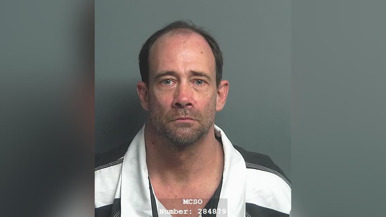 John Michael Wetherell es sospechoso de agresión agravada con un arma mortal.