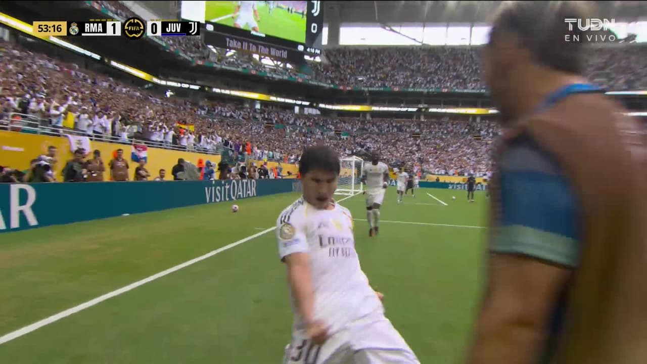¡Gol del Real Madrid! Gonzalo se eleva y de cabeza pone el 1-0