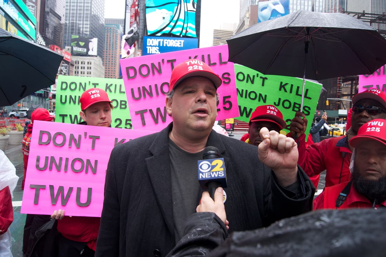 James Muessig, tesorero del TWU 225, dijo que la ley afectará a los vendedores de boletos.