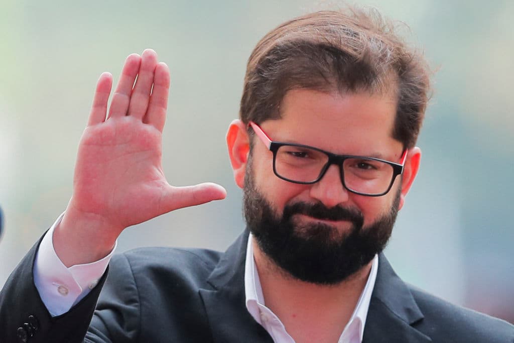 <b>Gabriel Boric, presidente de Chile: </b>A sus 36 años,
<b> </b>es 
<a href="https://www.univision.com/shows/despierta-america/chile-tendra-a-su-primer-presidente-millennial-que-gano-con-un-nivel-de-participacion-historico-video">el líder nacional más joven del mundo</a>. Llegó al poder de forma más bien inesperada, con una campaña enfocada en la justicia social y el consenso. Fue presidente de la Federación de Estudiantes de Chile durante una época de importantes protestas estudiantiles por una educación de calidad. A pesar de que la nueva Constitución que respaldó fue rechazada en un referéndum apenas empezando su mandato, 
<a href="https://www.univision.com/noticias/america-latina/referendum-chile-apruebo-rechazo-nueva-constitucion-progresista">Boric aceptó los resultados e hizo un llamado a "escuchar la voz del pueblo"</a>.