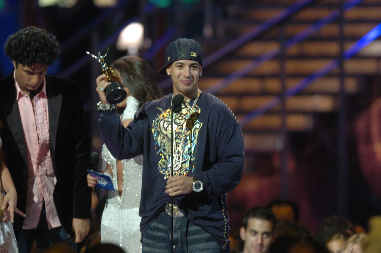 De todas, el cantante, actor, productor discográfico, locutor de radio y empresario de origen puertorriqueño solo no se llevó dos: Me Muero Sin Ese CD y Mi Idolo Es. Perdió ante RBD.