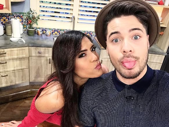 Francisca y William se divierten con sus 'selfies' traviesas.