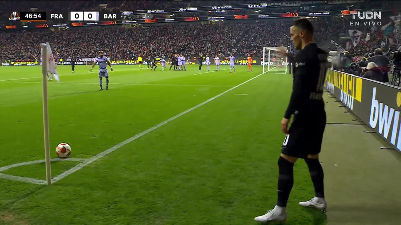 ¡GOL!  anota para Eintracht Frankfurt. Ansgar Knauff