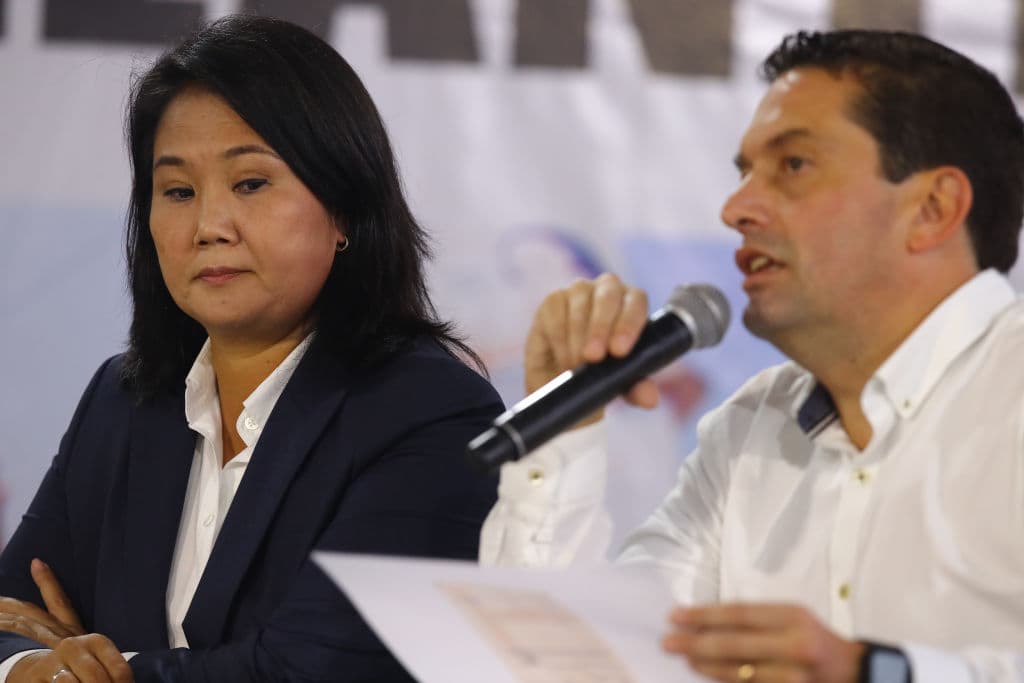 La candidata Keiko Fujimori este miércoles junto al asesor Miguel Ángel Torres, testigo del caso Odebrecht en el que se la investiga. 
<br>
<br>