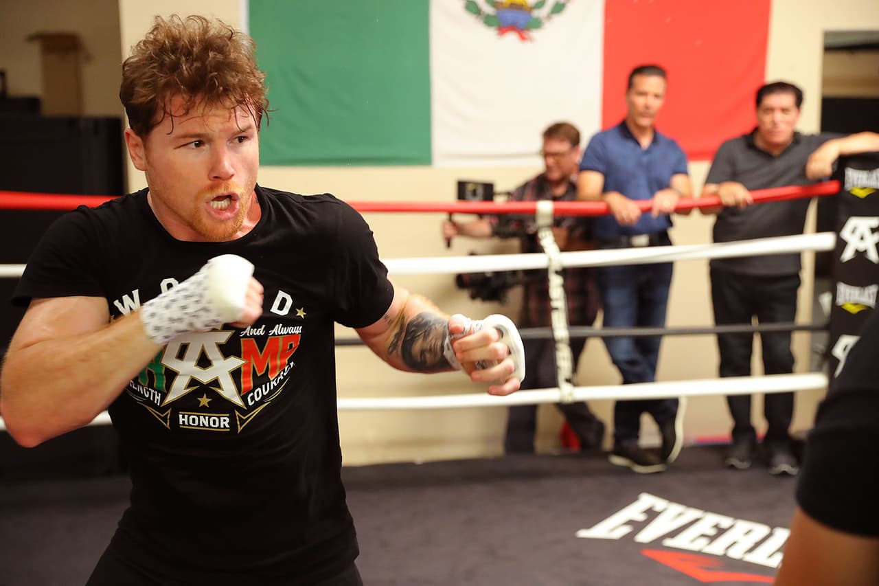 En cuanto al polémico tema del clembuterol, 'Canelo' y su equipo han dejado de consumir carne roja.