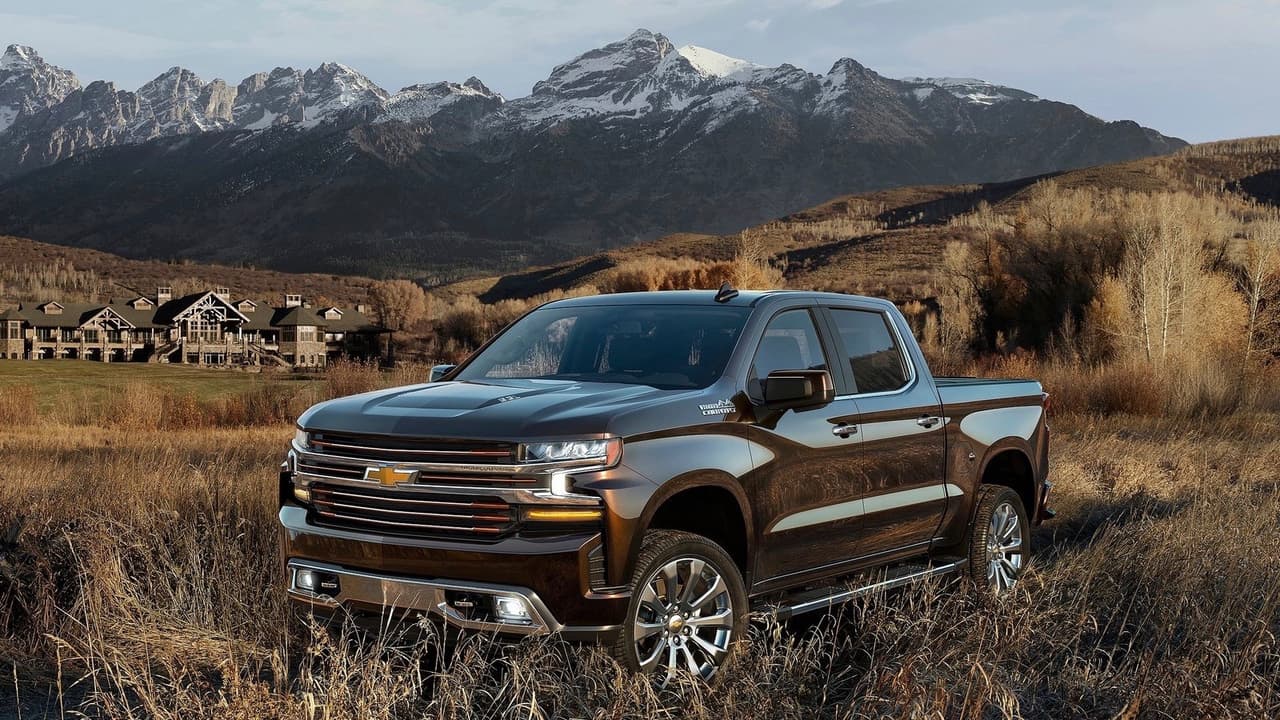 <h3 class="cms-h3-H3">Chevrolet Silverado 1500 2019</h3>
<br>La Chevrolet Colorado 2019 llegó en el otoño de 2018 como un modelo completamente nuevo. Su aspecto polarizante con una infinidad de líneas encontradas y una parrilla llena de detalles encontrados y confusos, es el preludio para una cantidad importante de nuevas tecnologías y técnicas de construcción que la hacen más segura y económica de operar.