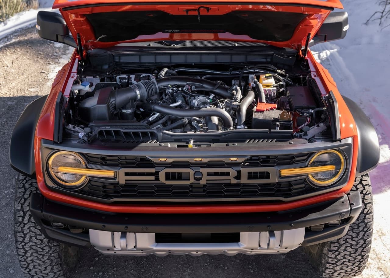 Ford recientemente presentó a la nueva integrante en su familia de SUVs: la Ford Bronco Raptor 2022.