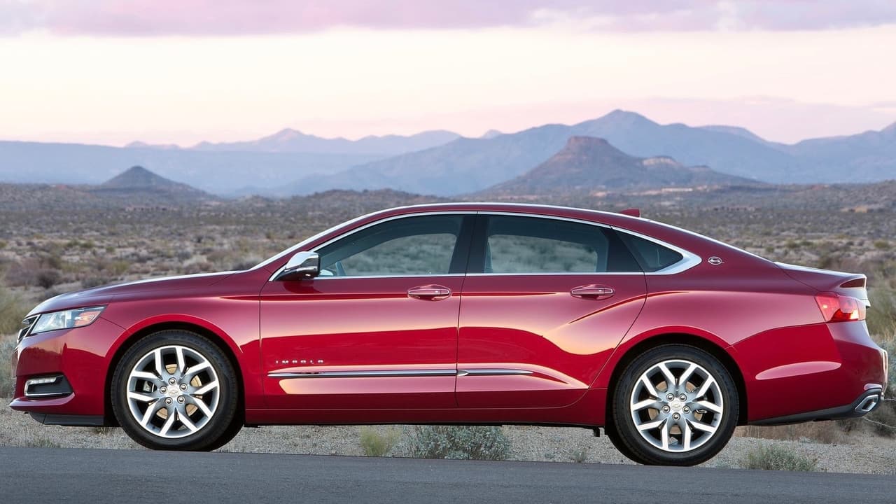 <h3 class="cms-h3-H3"><a href="https://www.univision.com/noticias/chevrolet/chevrolet-impala-midnight-edition-2016-fotos" target="_blank">Chevrolet Impala</a></h3>
<br>El sedán grande de 
<a href="https://www.univision.com/temas/chevrolet" target="_blank">Chevrolet</a>, es un auto atractivo y competente, que tuvo la mala suerte de tener que competir en una categoría donde cada vez menos gente compra sus vehículos. Una lamentable salida para uno de los emblemas más antiguos del mercado automotriz actual.