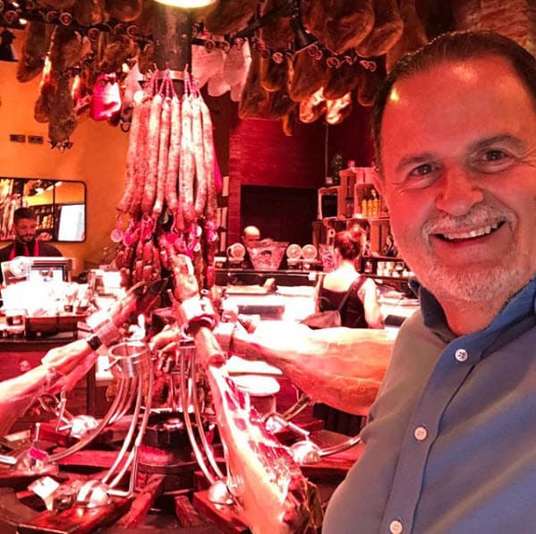 Su cuenta está llena de platillos y recomendaciones de lugares para comer, pero no solo de Miami, sino de todo el mundo.