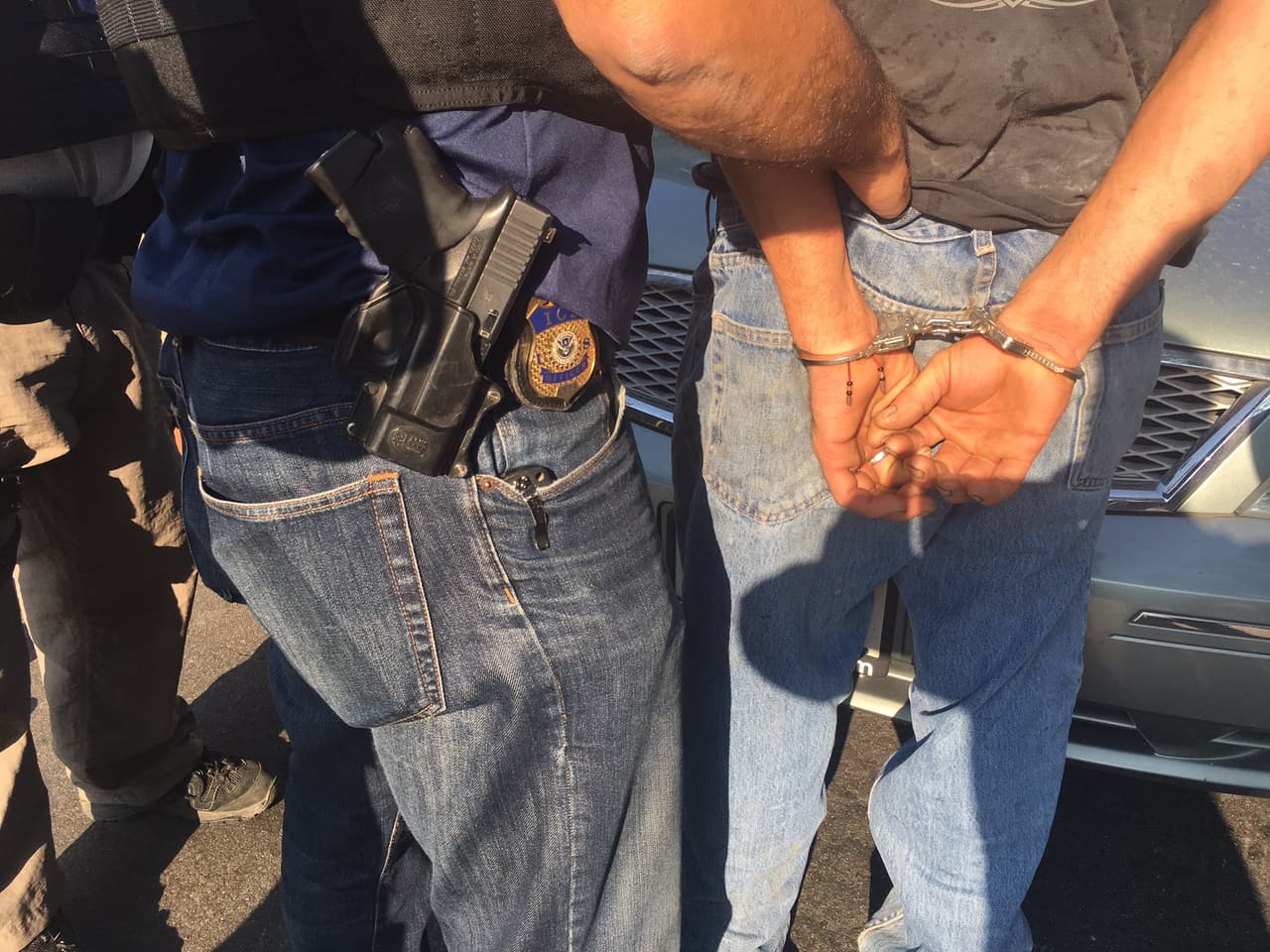 "Practique como si fuera un simulacro de incendio": una guía para prepararse por si agentes de ICE llegan al trabajo