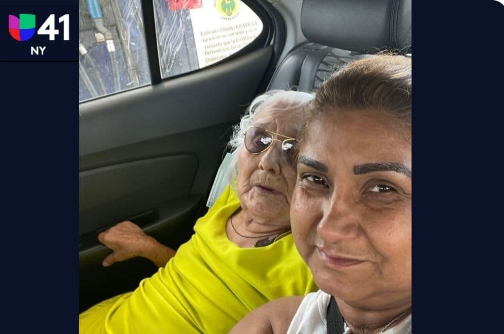 Denisse Macías nos compartió esta foto acompañada del siguiente texto: "Feliz día de la mujer para mis 2 mamás, son un ejemplo de perseverancia en todo sentido… Por ellas, soy lo que soy ahora".