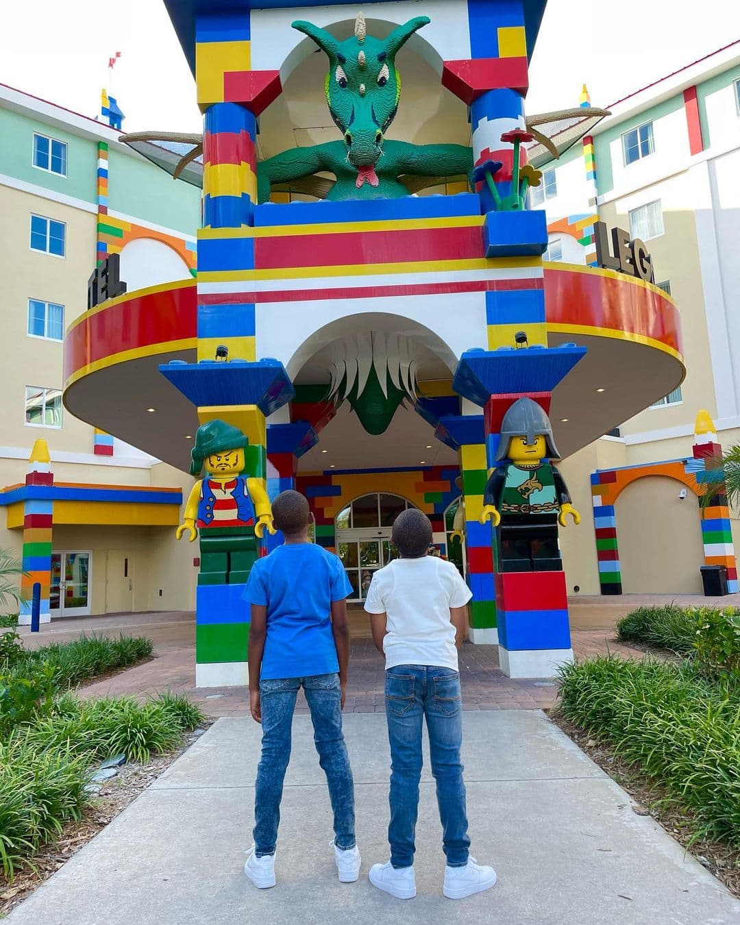 La certificación fue otorgada por la Junta Internacional de Credenciales y Estándares de Educación Continua (IBCCES) a empresas y organizaciones que “completan la capacitación del personal y ofrecen servicios y alojamiento para visitantes con diferencias cognitivas”.
<br>