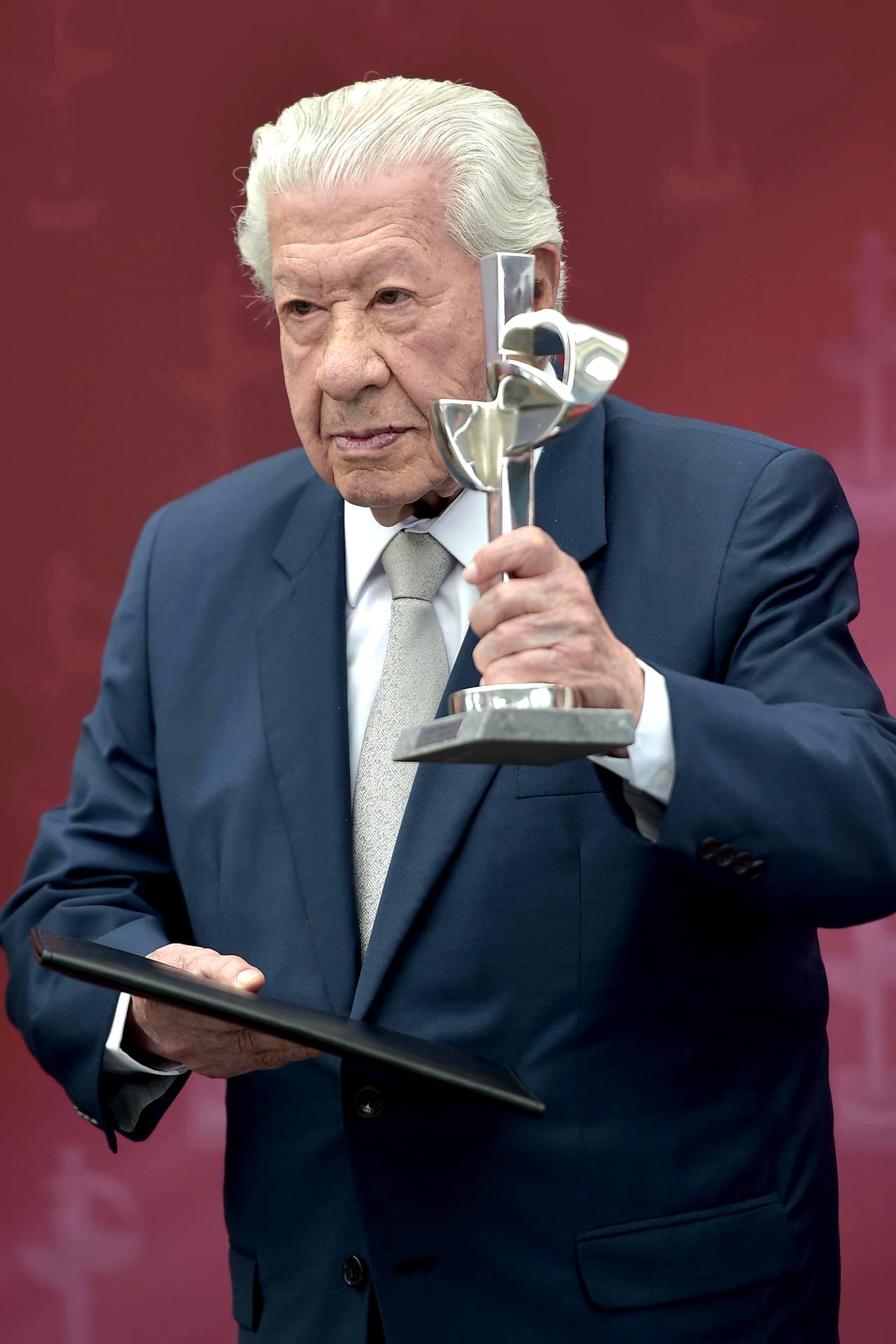 Ignacio López Tarso también está presentando la obra 'Leonardo y la máquina de volar' por internet.