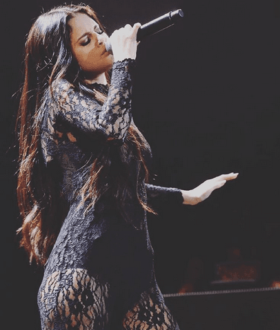 En una entrevista radiofónica, la intérprete dijo que no se considera bonita y que como cualquier chica tiene sus días malos.