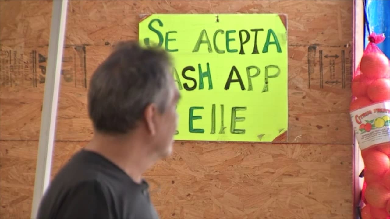 A partir de ahora, todas aquellas personas que usen aplicaciones de envío de dinero con fines comerciales, tendrán que reportarlo en su declaración de impuestos, advierte a los contribuyentes de Texas, Octavio Sáenz, portavoz del IRS.