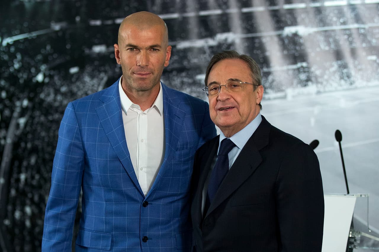 A finales del 2015, Florentino reconoció su equivocación al contratar a Rafa Benítez y optó por darle el banquillo a 'Zizou'.