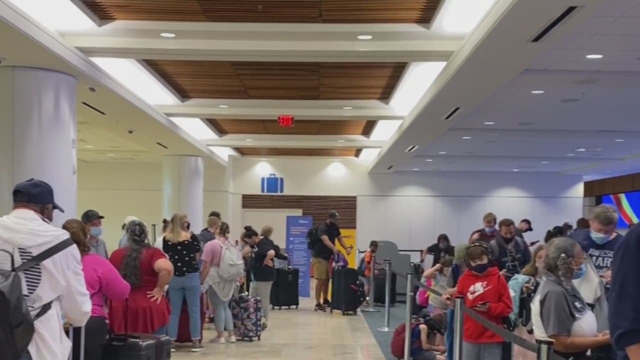 Cancelaciones y retrasos de vuelos siguen afectado a pasajeros del aeropuerto de Orlando