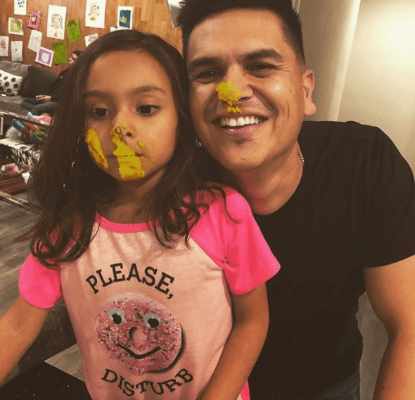 Cabe mencionar que previo a iniciar su carrera musical, Régulo Caro finalizó sus estudios universitarios al graduarse de la licenciatura en Administración de Empresas.