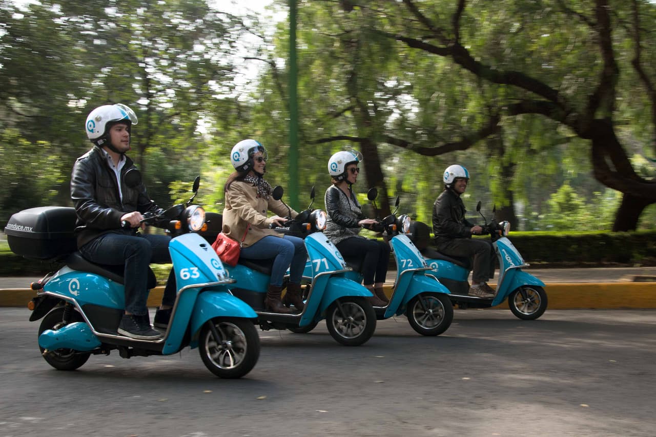 Hombre muere tras choque de un scooter "tipo motocicleta" entre W. Oltorf y S. 6th St