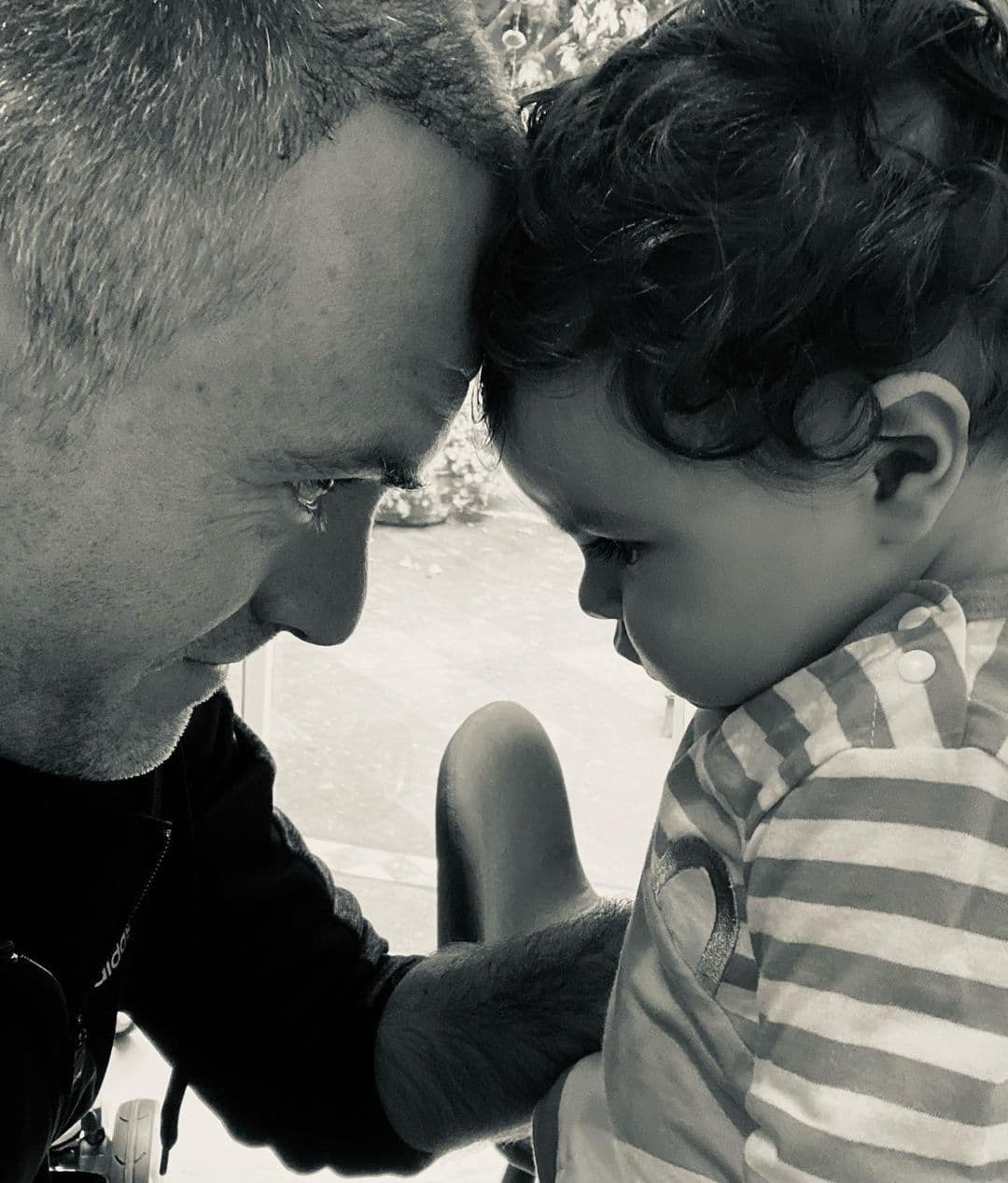 Erik Hayser también ha compartido en las plataformas digitales momentos especiales con su bebé.