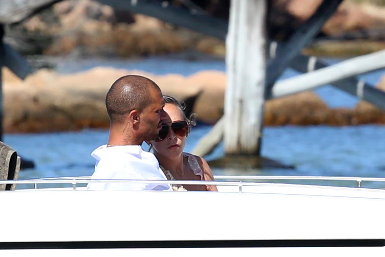 Chloe Green y Jeremy Meeks fueron vistos mientras daban un paseo en Cerdeña, Italia.