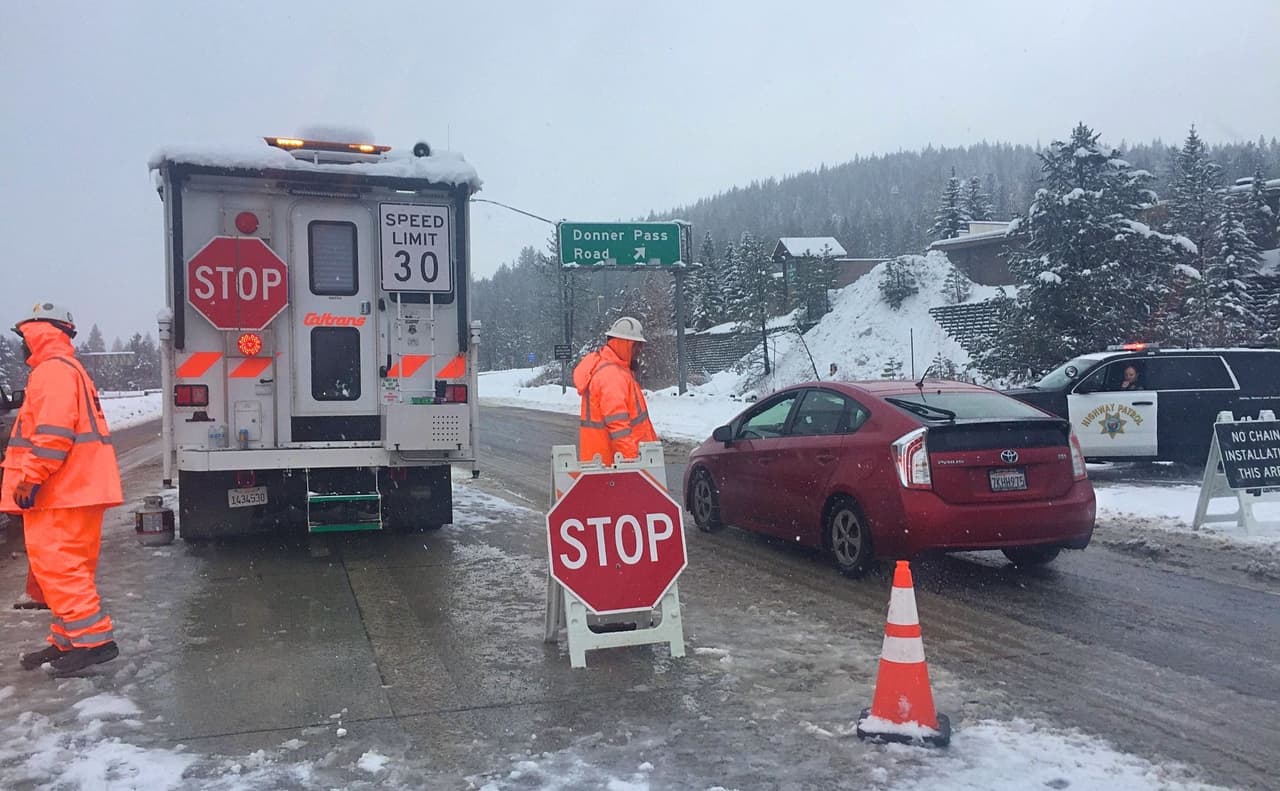 Los límites de velocidad en la mayoría de los caminos a lo largo de la Sierra Nevada se han fijado entre 25 y 30 millas por horas, con el objetivo de evitar los accidentes viales.