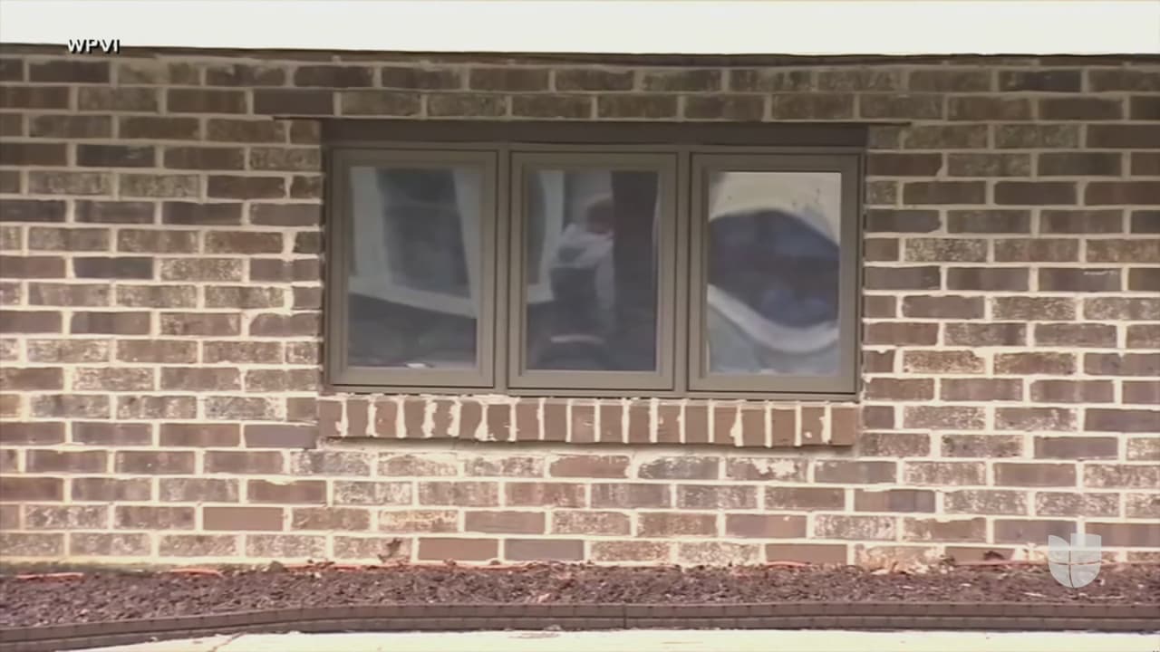 La pareja fue acusada de numerosos cargos entre ellos el de secuestro, conspiración para cometer un secuestro, agresiones, negligencia y poner en peligro el bienestar de un menor.