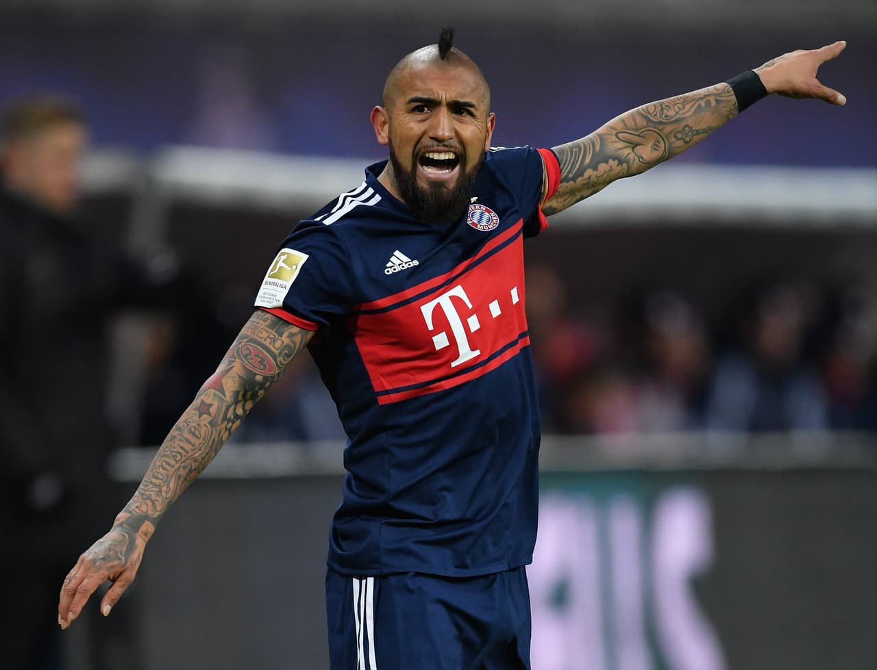Arutro Vidal
<b>| Posición</b>: medio |
<b>Nacionalidad</b>: chileno |
<b> Equipos en Bundesliga: </b>Bayer Leverkusehn y Bayern Múnich.
