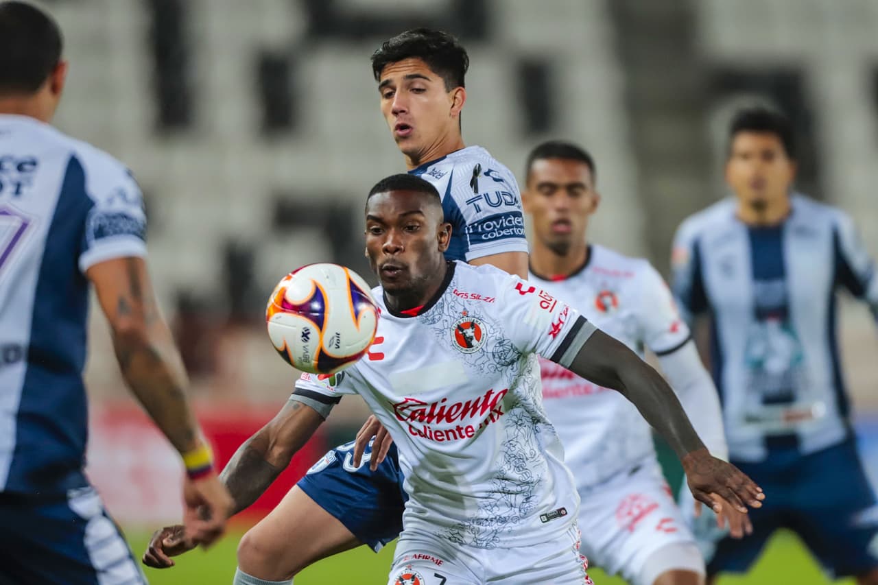 Con goles de Ismael Sosa y Kevin Álvarez, Pachuca rompe la maldición y logran vencer 2-1 a Tijuana.Pachuca pasa del último lugar al penúltimo y Xolos se queda con la octava plaza.