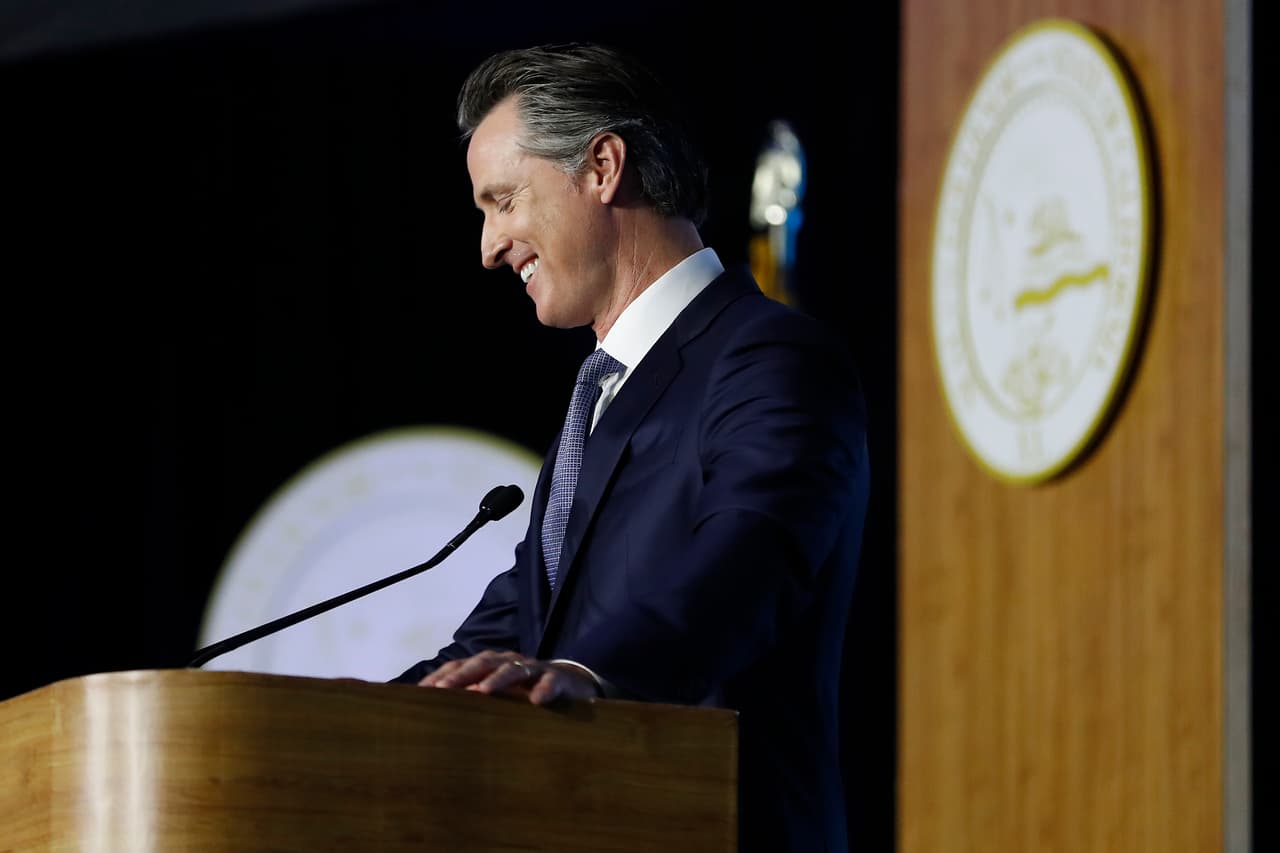 Ted Cruz fustiga al gobernador Gavin Newsom por decir que los doctores deberían "recetar viviendas como si fuera insulina"