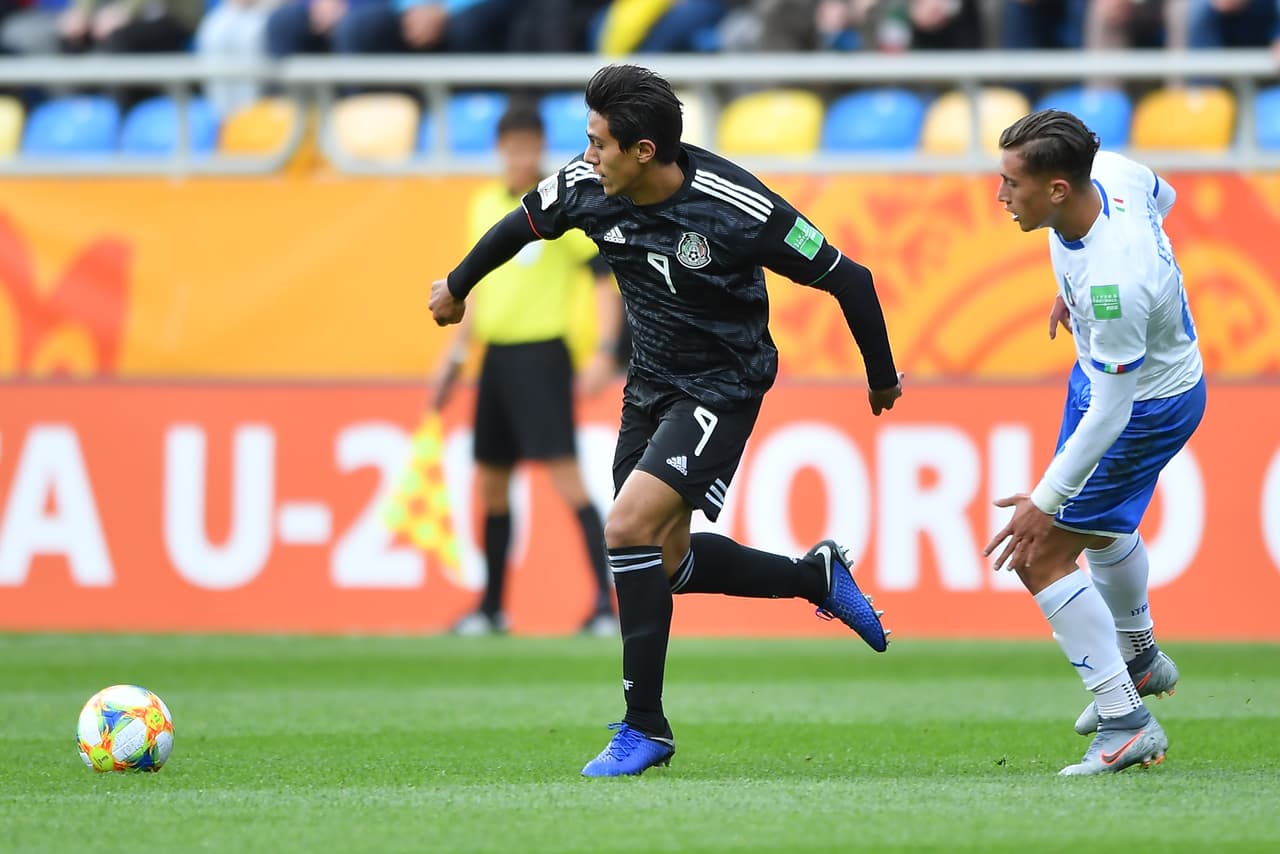 Los goles de Juan José Macías tampoco aparecían y el 'Tri' sentía el peso del Mundial.