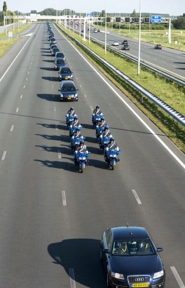 Cientos de personas presenciaron los honores a las víctimas del Malaysia Airlines celebrados en Holanda.  