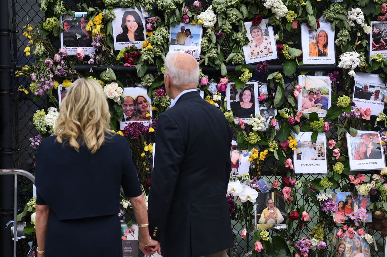 Biden describió a los familiares su propia experiencia cuando vivió la desesperación de esperar para saber por el estado de un familiar. 
<br>
<br>Pasó más de tres horas hablando en privado con los afligidos, dirigiéndose al grupo completo primero, y luego conversando familia por familia para escuchar sus historias. 
<br>
<br>"Las personas que podrían haber perdido estarán ustedes toda la vida", les dijo.
<br>