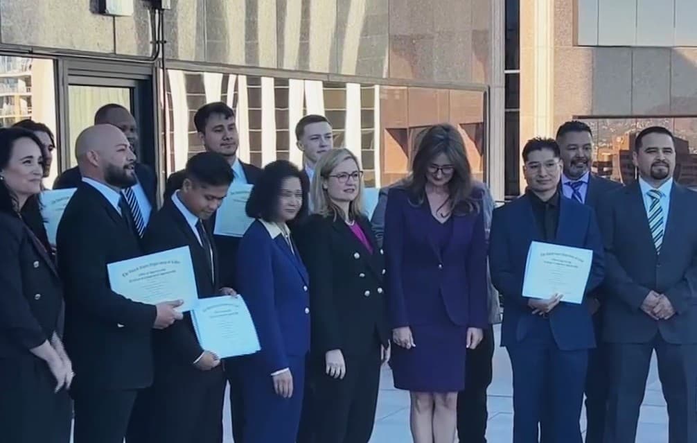 Entregan certificados a la primera generación de técnicos del programa TSMC en Arizona