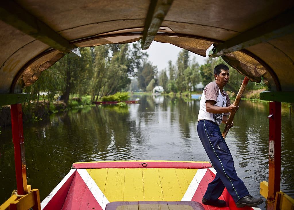 El señor se había ahogado justamente en el mismo lugar donde encontró muerta a la niña décadas atrás. ¿Coincidencia o algo sobrenatural? El sobrino decía que Julián le decía de "una sirena que vendría a llevárselo un día".