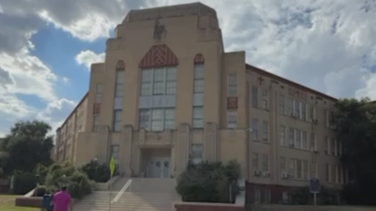 Padre de adolescente víctima acoso en escuela católica de San Antonio busca justicia