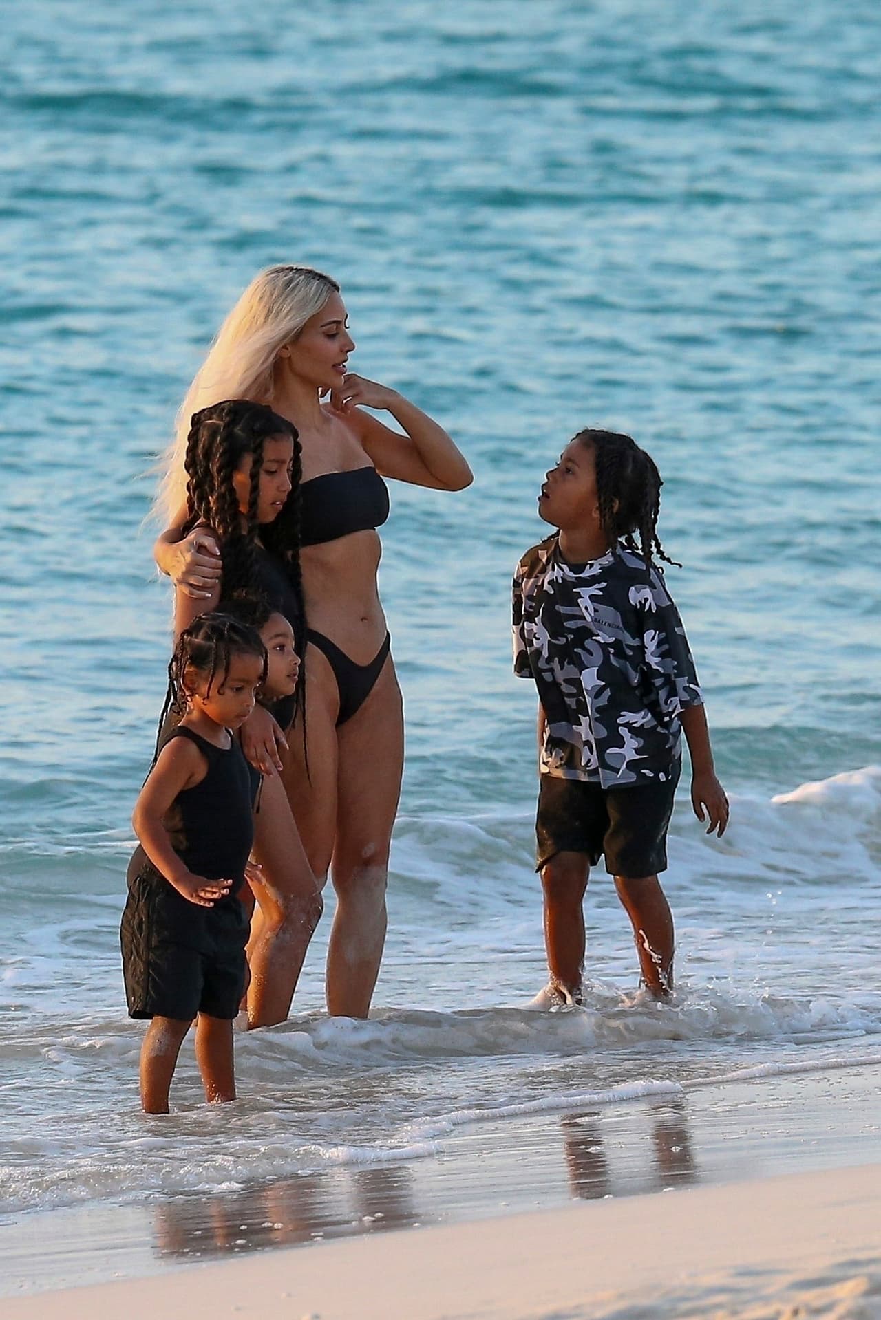 Y en las fotos en el paradisíaco destino quedó inmortalizado un tierno momento con su hija mayor.