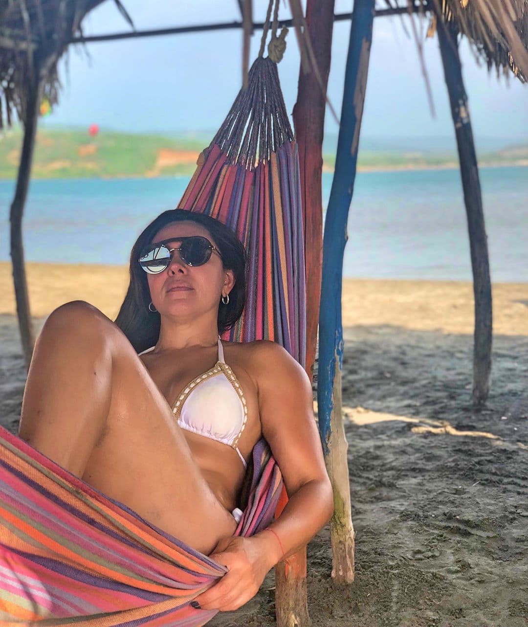 A quien se le pudo observar muy relajada fue a 
<a href="https://www.univision.com/shows/el-gordo-y-la-flaca/tanya-charry-recuerda-cuando-alejandra-guzman-le-confeso-en-una-entrevista-que-penso-en-abortar-a-frida-sofia-video">Tanya Charry</a>, quien disfrutó sus vacaciones de verano en playas colombianas. "Sol, arena, mar y una buena hamaca. Que más se puede pedir para un domingo espectacular en Barranquilla", comentó.