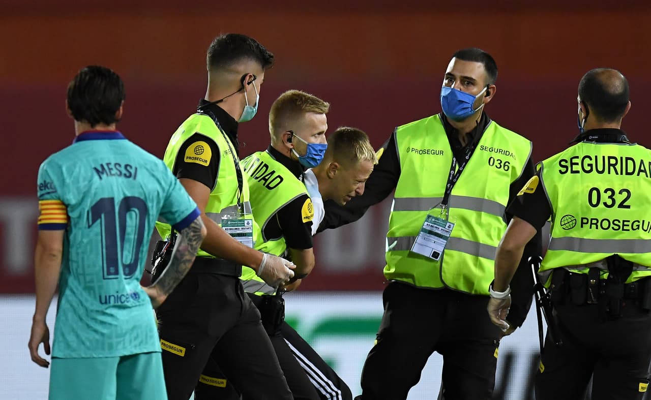 El astro estuvo muy de cerca cuando un espontáneo invadió el campo del Mallorca y no pasó a mayores por la reacción rápida de las autoridades.
