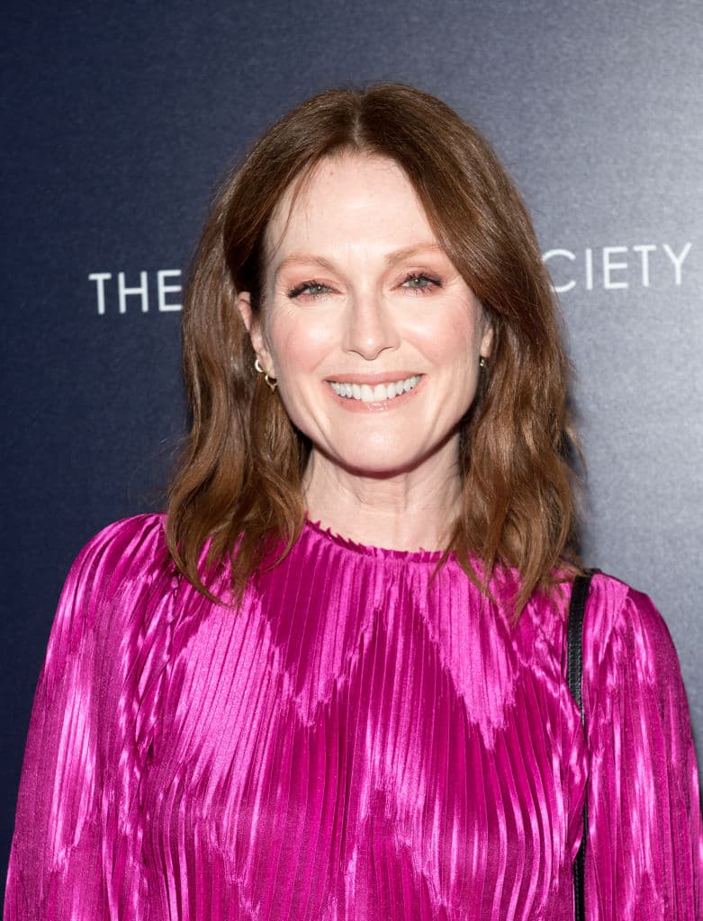 Julianne Moore: en una entrevista para ‘The Hollywood Reporter’ en 2002, le preguntaron qué le gustaría escuchar de Dios en las puertas del cielo. Su respuesta dejó clara su posición, “te equivocaste, sí existo”, por lo que se entiende que no cree en él.