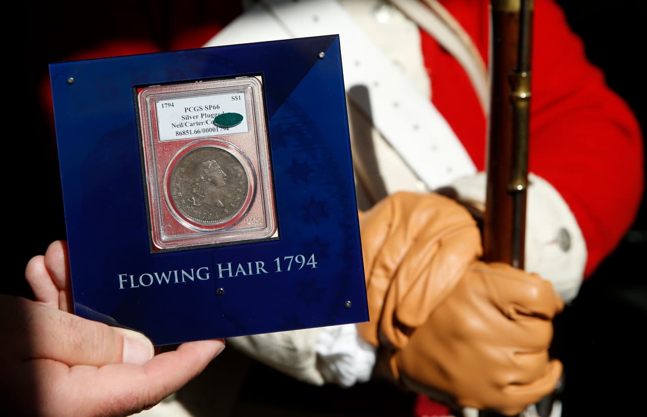 Coleccionistas en todo el mundo podrían pagar millones de dólares por esta moneda. Incluso, otras monedas que tal vez puedes tener en tus bolsillos, son 
<a href="https://www.univision.com/local/los-angeles-kmex/estas-monedas-son-perseguidas-por-su-alto-valor-en-el-mercado-de-coleccionistas-fotos">consideradas valiosas por grupos de cazadores de estos pequeños objetos</a>.